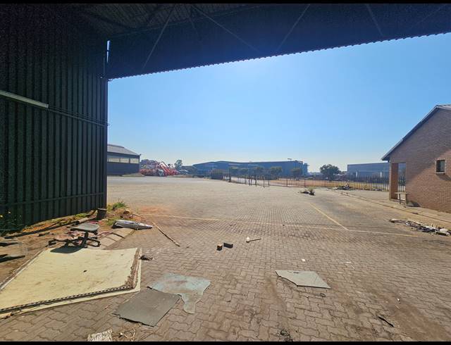 2,602M² WAREHOUSE TO LET IN TUNNEY